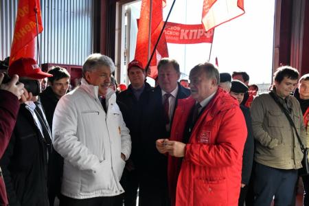 Г.А. Зюганов принял участие в отправке на Донбасс 91-го гуманитарного конвоя КПРФ