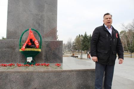 Борьба продолжается! Коммунисты Благовещенска возложили цветы к ленинским монументам амурской столицы
