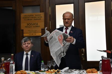 Г.А. Зюганов наградил ветеранов космонавтики