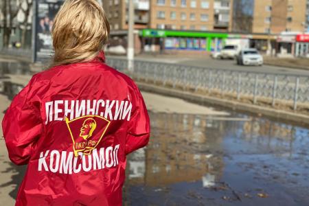 Республика Коми. Активисты КПРФ и ЛКСМ РФ поздравили сыктывкарцев с Днем космонавтики