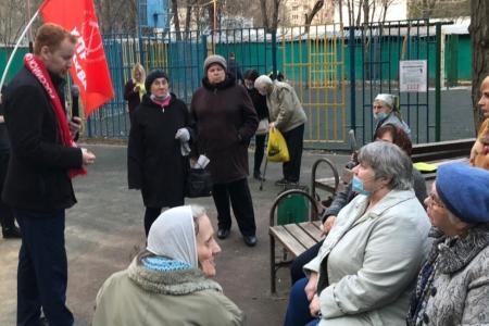 Денис Парфенов провел встречи с жителями столичных районов Отрадное и Лианозово