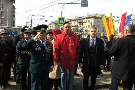 В юбилей космонавтики коммунисты Чувашии почтили пионеров космоса