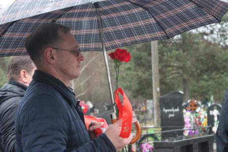 Коммунисты почтили память Почетного гражданина Пскова Михаила Минина, водрузившего Знамя Победы над Рейхстагом