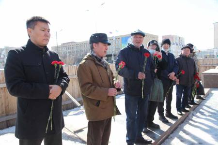Коммунисты города Якутска и сторонники КПРФ отметили День рождения В.И. Ленина