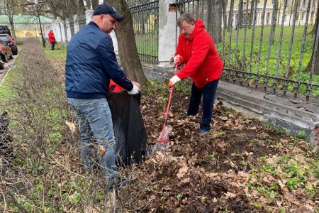 Дело Ленина в наших делах! Подмосковные коммунисты провели субботник в Горках Ленинских