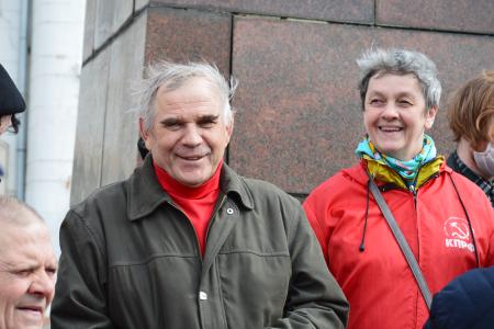 Ивановские коммунисты возложили цвету к памятнику Ленину