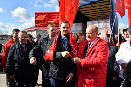 Г.А. Зюганов принял участие в отправке на Донбасс 91-го гуманитарного конвоя КПРФ