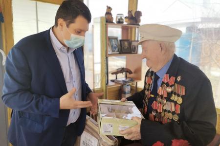 Тульские коммунисты поздравили с 95-летием ветерана партии А.И. Тимофеева