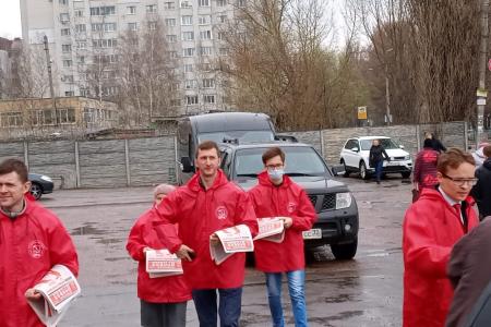 Коммунисты и комсомольцы провели агитрейд в Фокинском районе Брянска