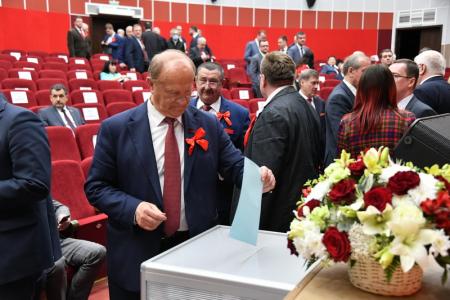 В Подмосковье открылся XVIII съезд КПРФ