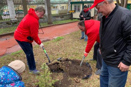 Дело Ленина в наших делах! Подмосковные коммунисты провели субботник в Горках Ленинских