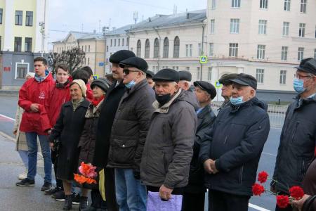 Коммунисты Чувашии отметили 151-ю годовщину со дня рождения В.И. Ленина возложением цветов к его памятникам