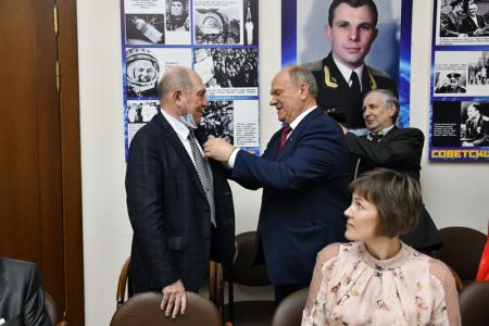 Г.А. Зюганов наградил ветеранов космонавтики