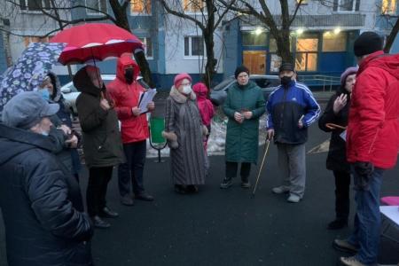 Москва. Депутат КПРФ Денис Парфенов провел встречи с жителями районов Алтуфьевский и Южное Медведково