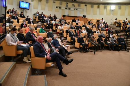 КПРФ в Госдуме провела парламентские слушания о законодательном регулировании в сфере здравоохранения