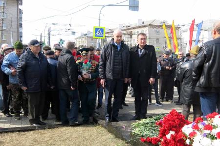 В юбилей космонавтики коммунисты Чувашии почтили пионеров космоса