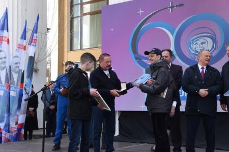 Лидер КПРФ Г.А. Зюганов посетил Центр управления полетами АО «ЦНИИмаш»