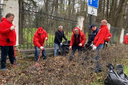 Дело Ленина в наших делах! Подмосковные коммунисты провели субботник в Горках Ленинских