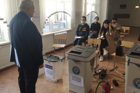 К.К. Тайсаев в качестве руководителя делегации Государственной Думы принял участие в мониторинге референдума в Республике Кыргызстан