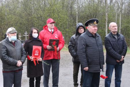Коммунисты почтили память Почетного гражданина Пскова Михаила Минина, водрузившего Знамя Победы над Рейхстагом