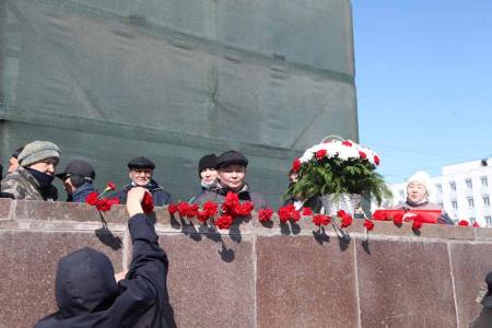 Коммунисты города Якутска и сторонники КПРФ отметили День рождения В.И. Ленина