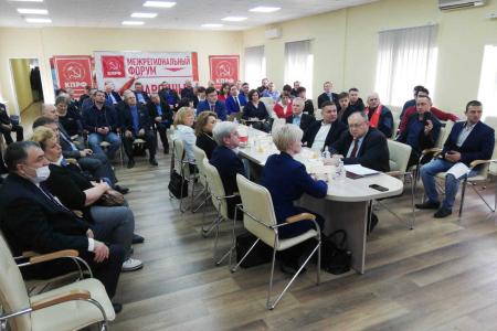 В Санкт-Петербурге состоялся межрегиональный форум депутатов-коммунистов
