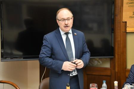 Г.А. Зюганов наградил ветеранов космонавтики