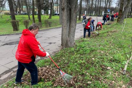 Дело Ленина в наших делах! Подмосковные коммунисты провели субботник в Горках Ленинских