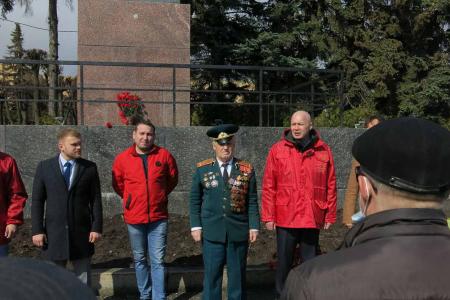 Коммунисты Чувашии отметили 151-ю годовщину со дня рождения В.И. Ленина возложением цветов к его памятникам