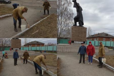 Свердловские коммунисты провели масштабную серию Ленинских субботников