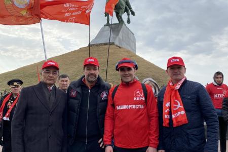 Коммунисты Башкирии дали старт уникальному марафону Уфа-Москва протяженностью 1300 км, приуроченному к XVIII съезду КПРФ