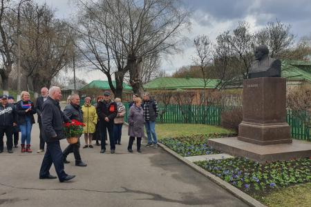 Подмосковные коммунисты отметили 151-летие В.И. Ленина возложением цветов к памятникам вождя мирового пролетариата по всему региону