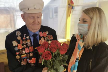 Тульские коммунисты поздравили с 95-летием ветерана партии А.И. Тимофеева