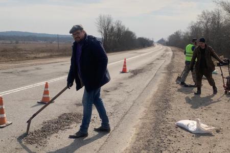 Санкт-Петербург. Коммунисты Красносельского района отремонтировали бесхозную дорогу