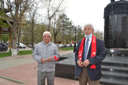 Коммунисты Калмыкии отметил День рождения В.И. Ленина