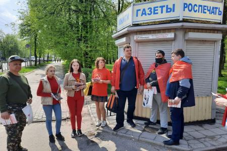 Новгородские комсомольцы приняли эстафету Всероссийской акции "Красные в городе"
