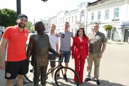Футболисты мини-футбольного клуба КПРФ провели мастер-класс в Калуге