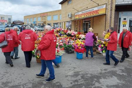 Брянские коммунисты и комсомольцы провели агитрейд в Климовском районе