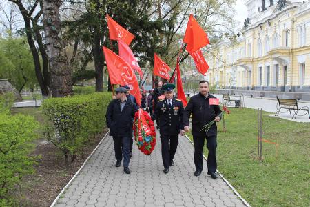 Коммунисты Благовещенска возложили цветы к Вечному Огню по случаю 76-й годовщины Великой Победы