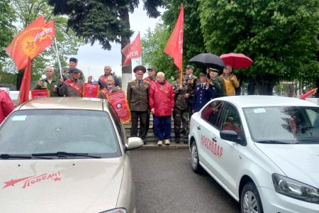Автопробег коммунистов и советских офицеров из Краснодарского края прибыл на легендарную Сталинградскую землю