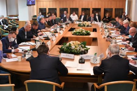 Фракция КПРФ в Госдуме провела «круглый стол» на тему: «Законодательное обеспечение подготовки коммерческих пилотов в России»