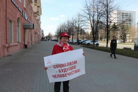 Челябинские коммунисты провели одиночные пикеты, посвященные Дню солидарности трудящихся