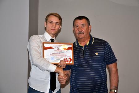 Коммунисты Астрахани в торжественной обстановке подвели итоги учебного проекта «Политический лекторий»