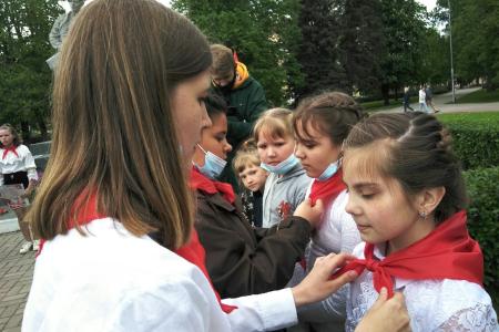 В Великом Новгороде состоялась торжественная линейка, посвящённая 99-летию со дня образования пионерской организации