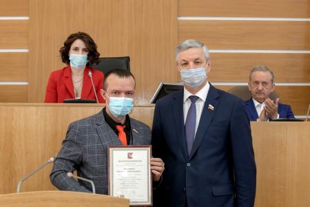В Вологодской области «Единая Россия» наградила депутата, приравнявшего РККА к вермахту