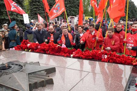 Н.Н. Иванов провел церемонию возложения цветов к Вечному огню на Мемориале памяти павших в годы Великой  Отечественной войны