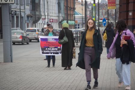 Томские коммунисты отметили Первомай одиночными пикетами и возложением цветов