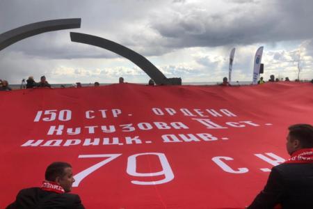 По дорогам Ленинградской области под красными флагами