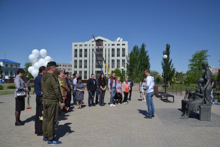 Астраханцы возложили цветы в память о погибших в Казани