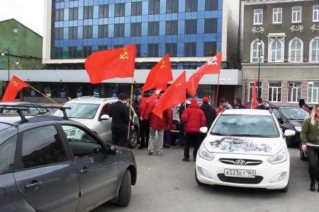Саратовские коммунисты отметили Первомай автопробегом